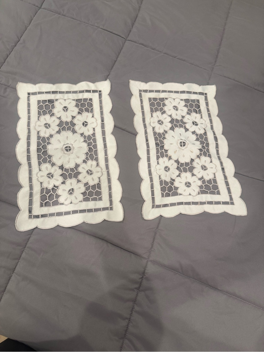Vintage Pair of Floral
Embroidered Lace Table
Mats - 17"x 11"